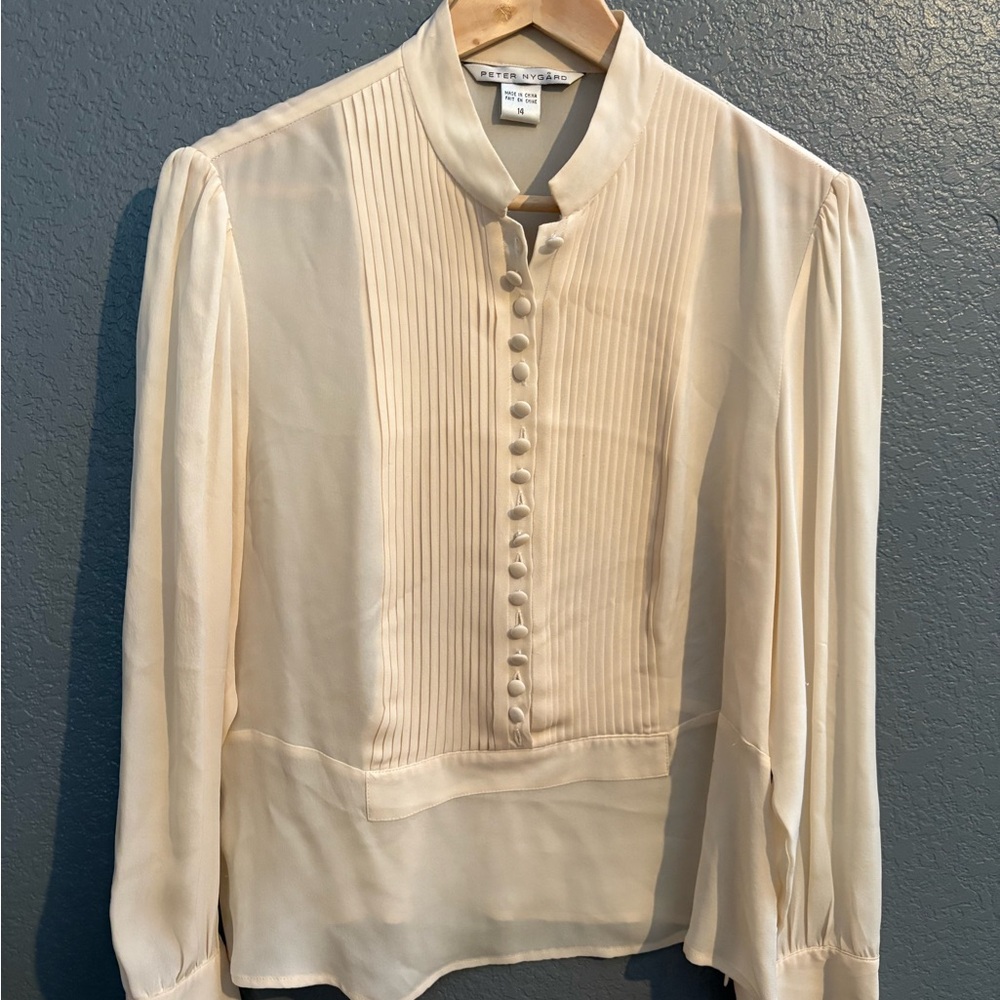 100% Silk Peter Nygard Cream Button-Up Blouse (size 12/14)